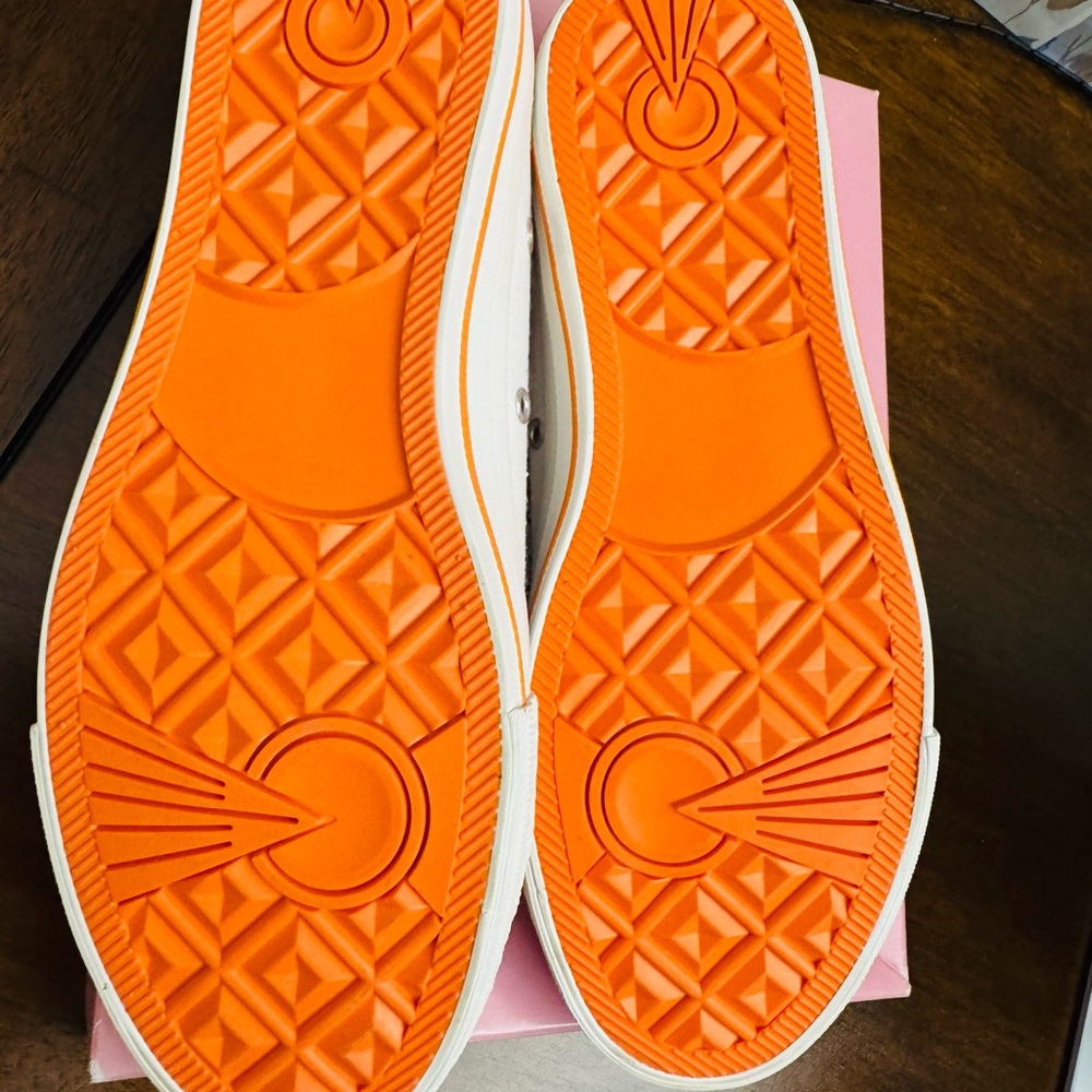 Just Like You Like It Women’s size 8 Men’s Sz 6 White and Orange Unisex Sneakers - Picture 5 of 6